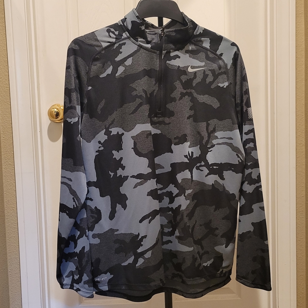 Men's Nike,Run (drift) long sleeve shirt.